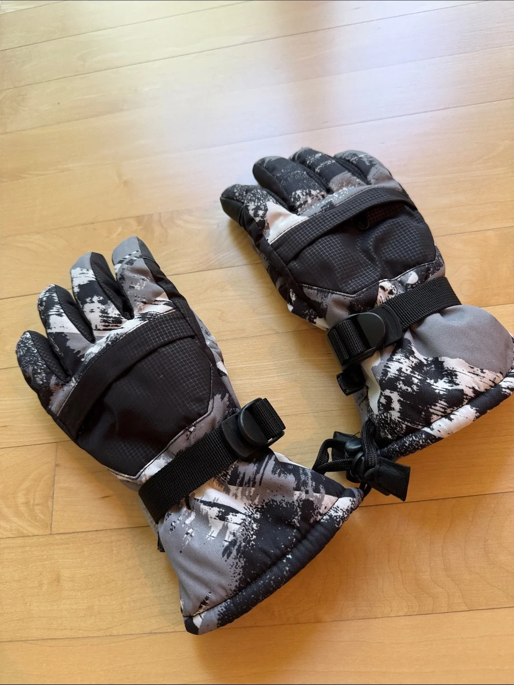 Kids’ Insulated Black and Gray Winter Gloves